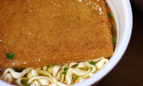 日本MARUCHAN 紅油豆腐烏冬速食麵 碗裝 94g